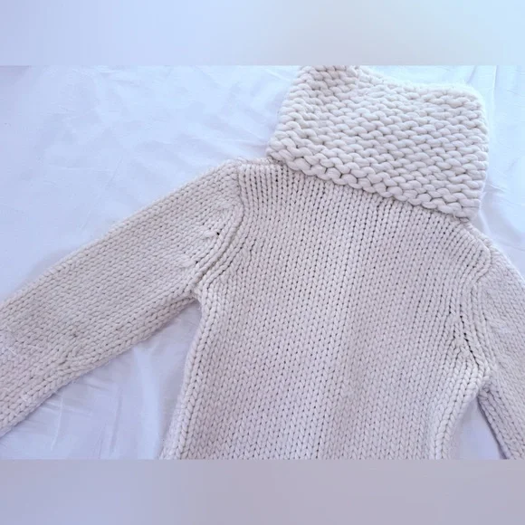 Super soft, cozy off-white wool cardigan with large button up Peter Pan collar - Picture 12 of 13